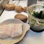 Pavés de cabillaud au pesto de mâche et pommes de terre au four