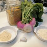 Navets nouveaux farcis au boulghour et pesto de fanes